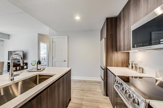 Building Photo - 2 bedroom in Chicago IL 60610