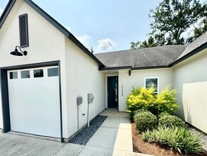 Building Photo - 17530 Comfort Blvd