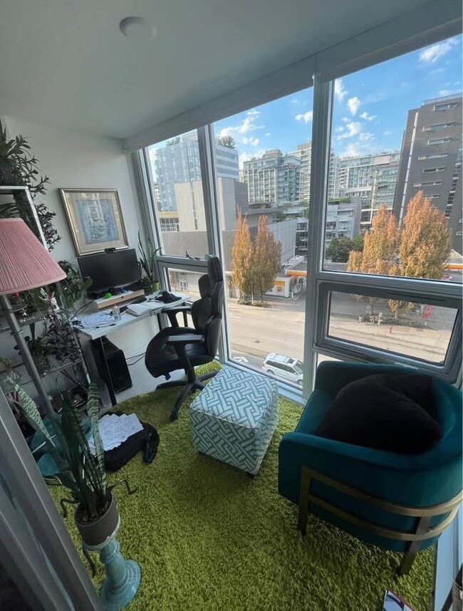 Building Photo - 180 2nd Av E