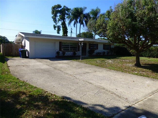 Building Photo - 1078 Oakwood Dr