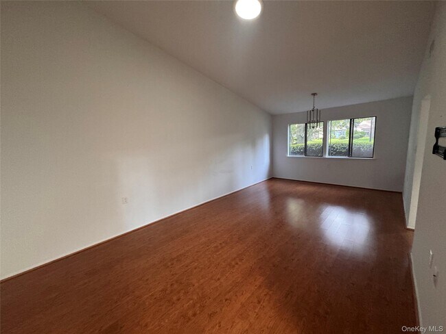 Building Photo - 20 Strathmore Gate Dr