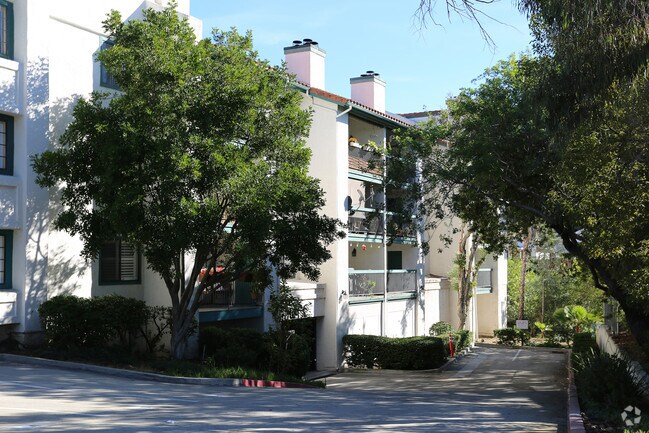 Building Photo - Shasta Greens