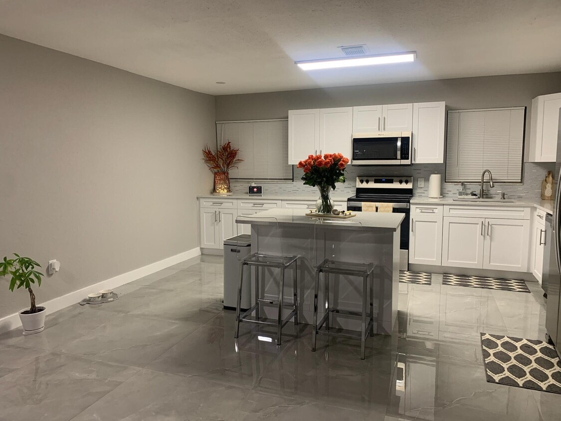 Foto principal - 3093 Pinehurst Dr