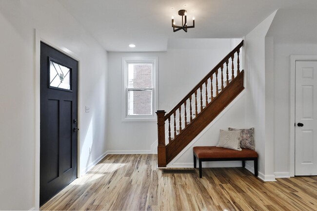 Building Photo - 423 Stoddart Ave