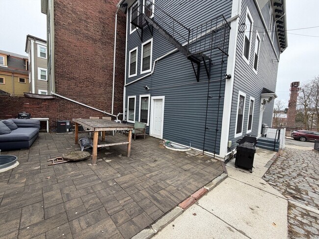 Building Photo - 781 Parker St