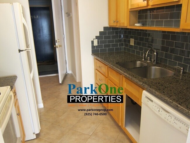 Foto del edificio - Spacious One Bedroom in Walnut Creek Keys!