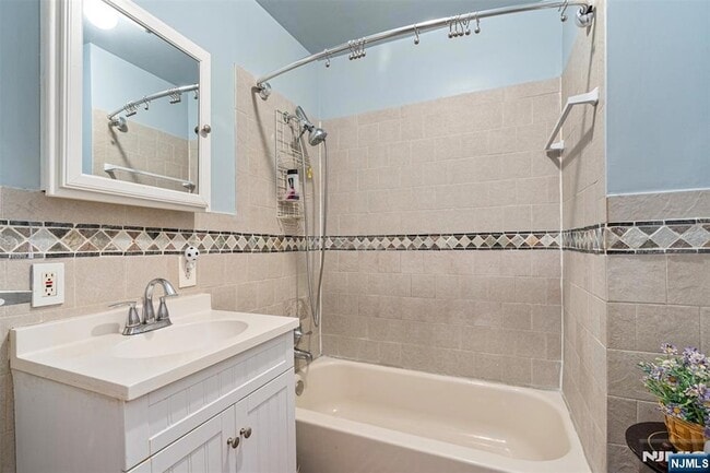 Photo - 53 Poplar Ave House