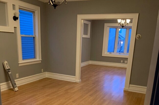 Building Photo - 142 Bellevue St