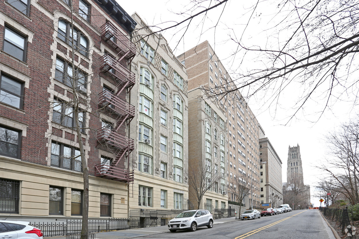 Building Photo - 528 Riverside Dr