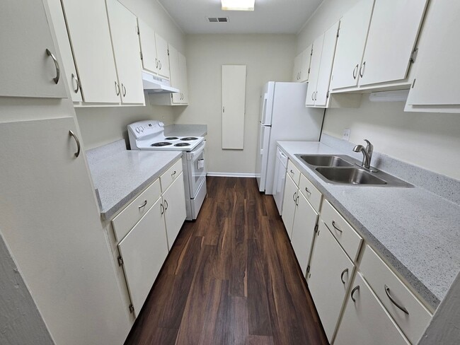 Building Photo - Broad River Area