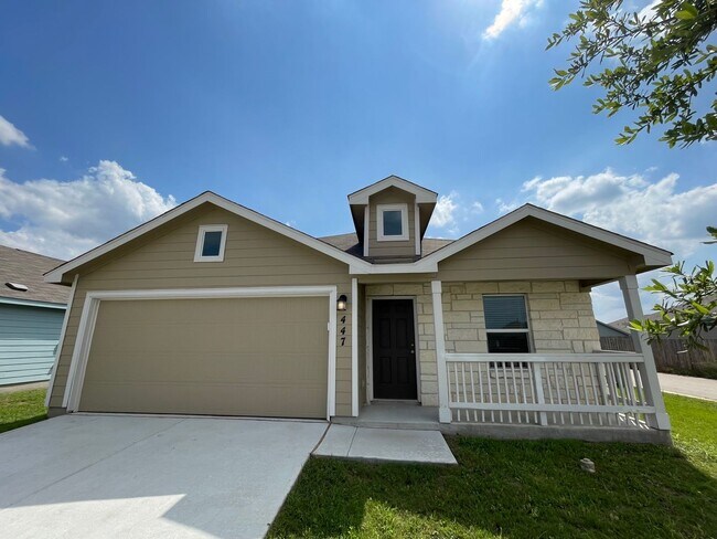 Building Photo - Beautiful 4 bedroom, 2 bathroom, single st...