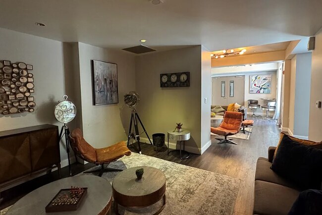 Building Photo - The Metrome One Bedroom, One Bath in the Heart of San Diego!