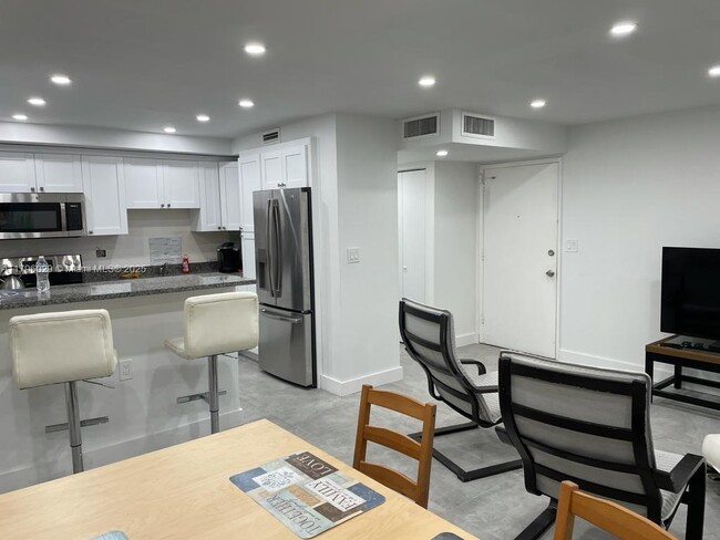 Foto del edificio - 1750 NE 115th St