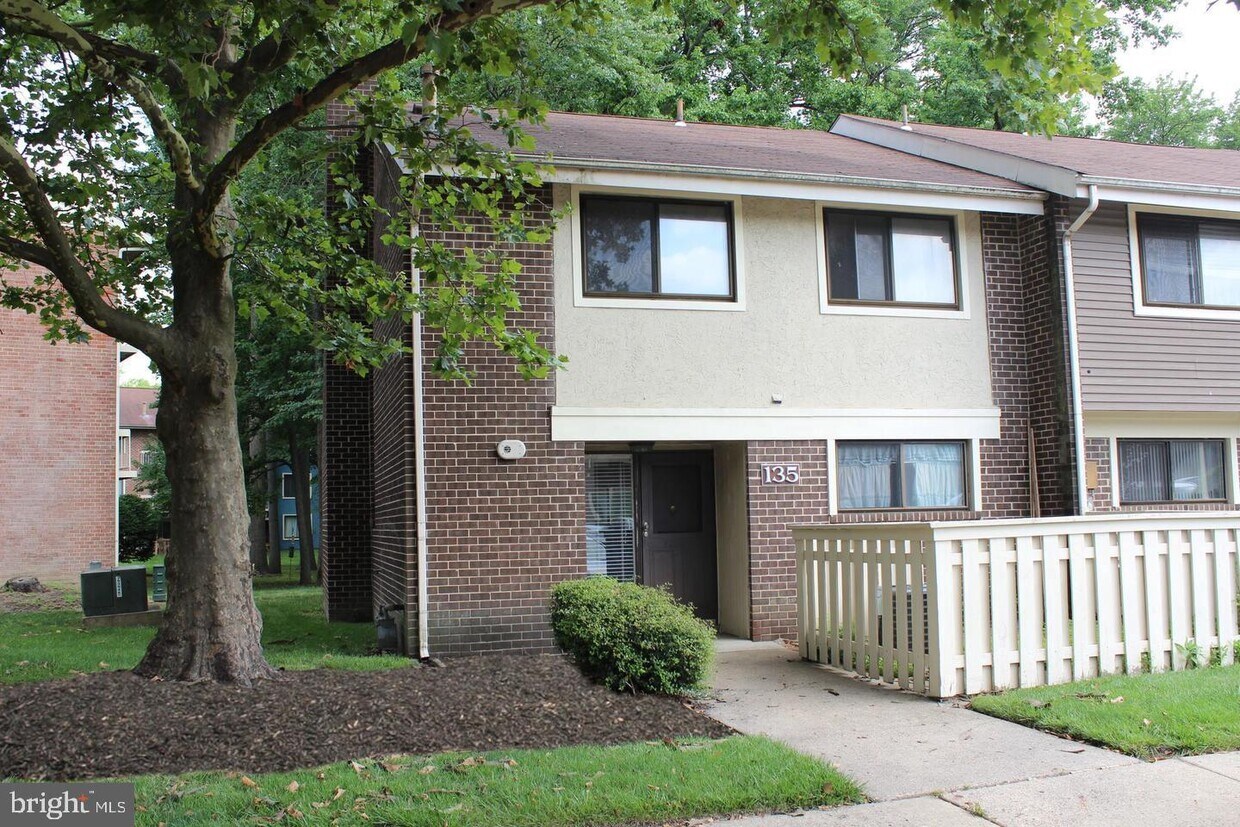 Building Photo - 135 Echelon Rd
