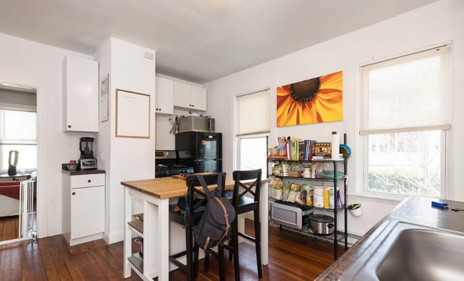 Building Photo - 196 Hampshire St