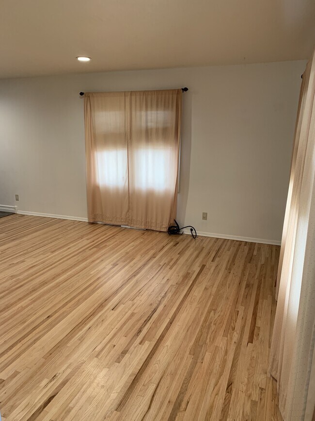 Foto del edificio - 624 Carol Dr