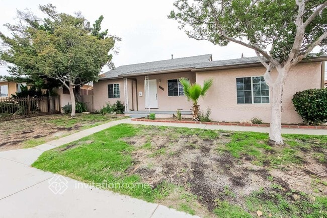 Building Photo - 8440 Hazeltine Ave