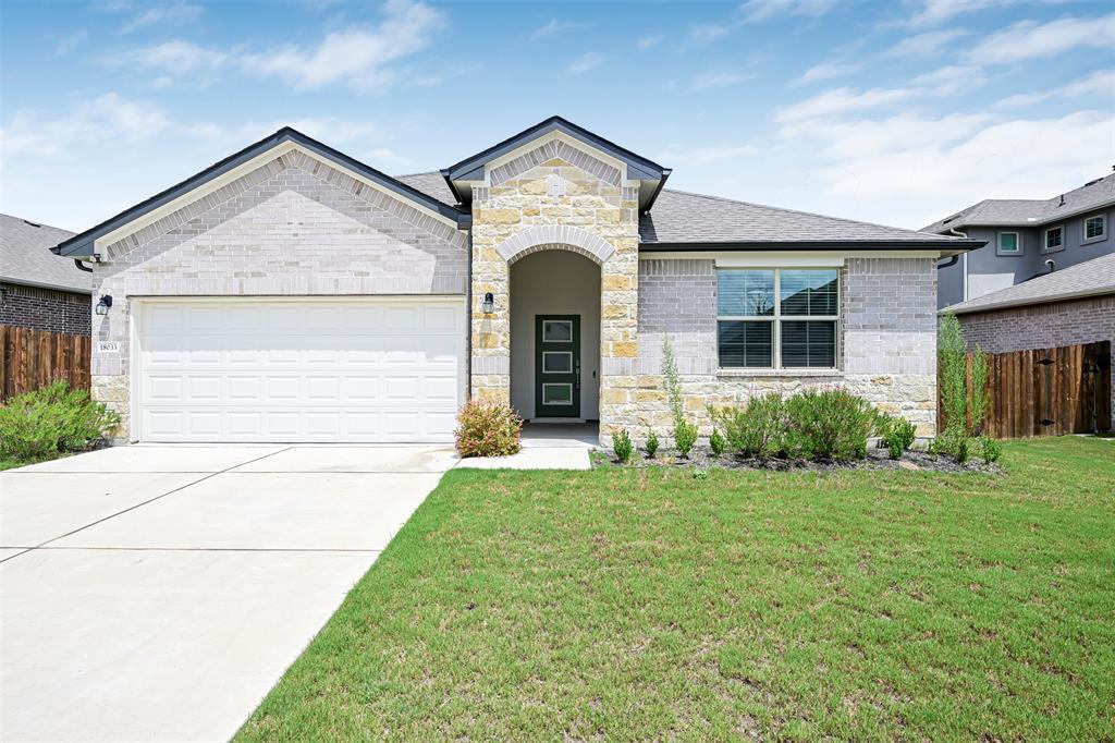 Foto principal - 18033 Bassano Ave