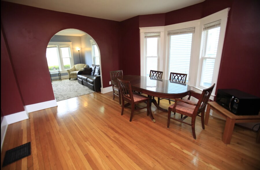 Building Photo - 907 Sybil St