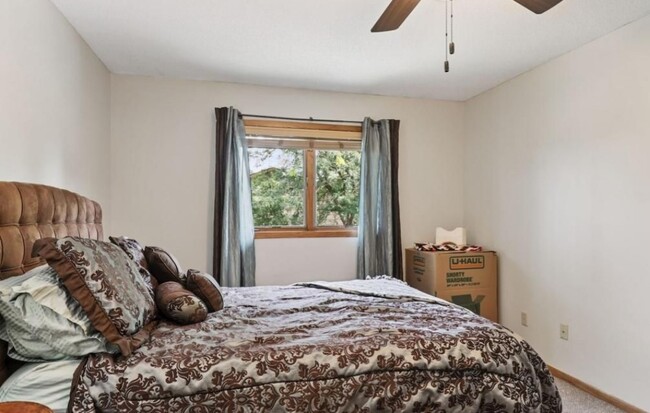 bedroom 1 (upstairs) - 1653 Pheasantwood Trail
