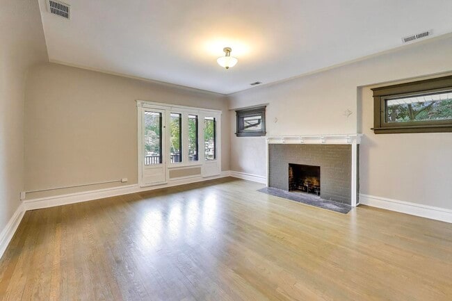 Building Photo - 1601 W Touhy Ave