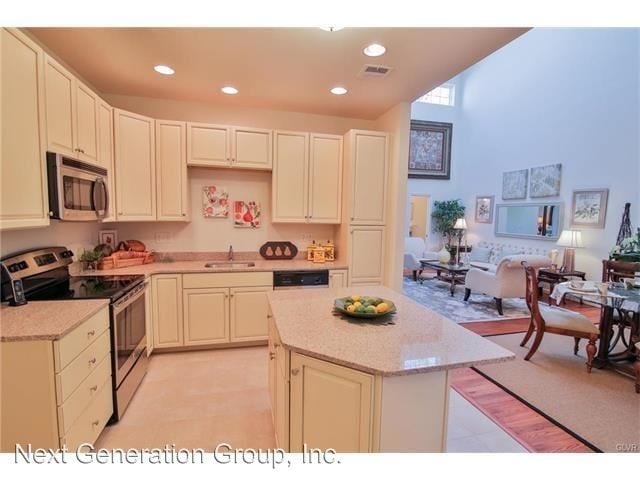 Building Photo - 3 br, 2.5 bath House - 5127 Dogwood Trail