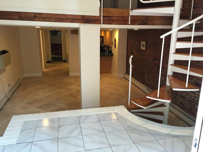 Building Photo - 13 Albemarle St