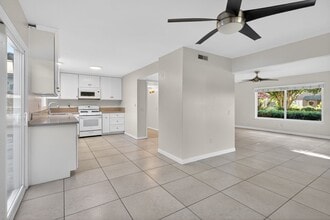 Building Photo - 2884 La Salle Ave