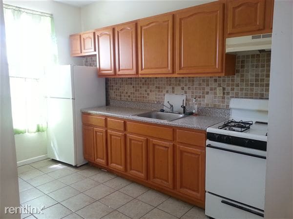 Building Photo - 874 Belmont Ave