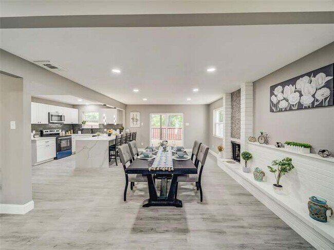 Planta abierta - 4028 Treeline Dr