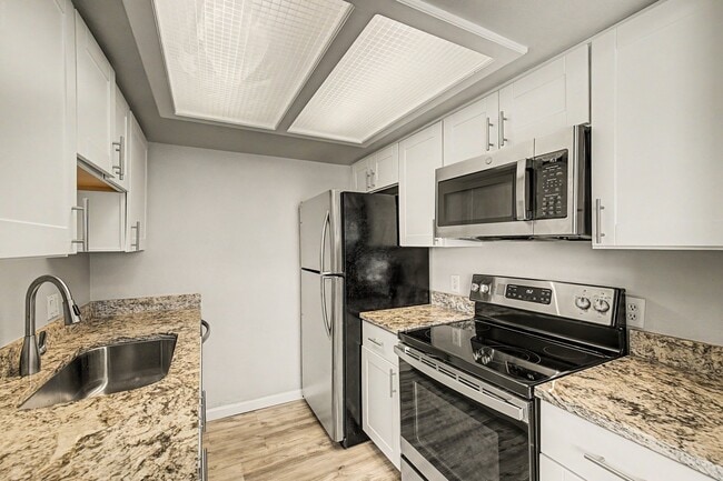 Building Photo - 1342 S Cathay Ct