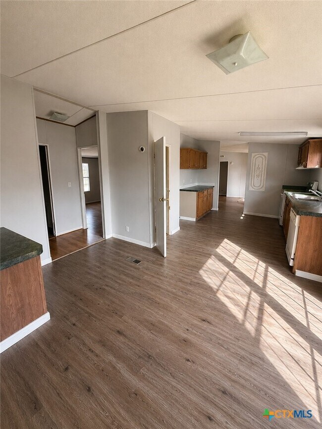 Building Photo - 156 Sonnyland Dr