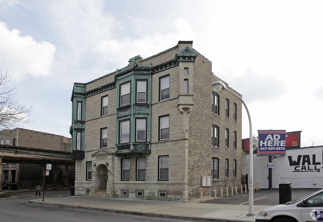 Foto principal - 947-949 W Newport Ave