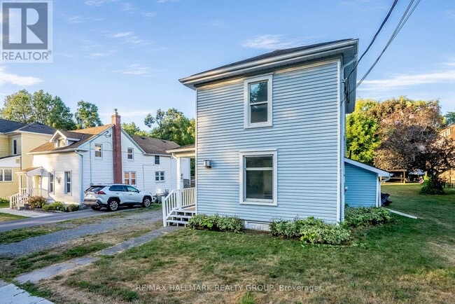 Building Photo - 21 Downes Ave