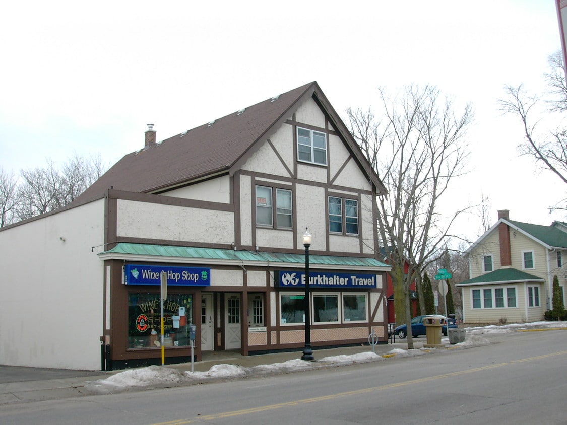 1933 Monroe St, Madison, WI 53711 Apartments in Madison, WI