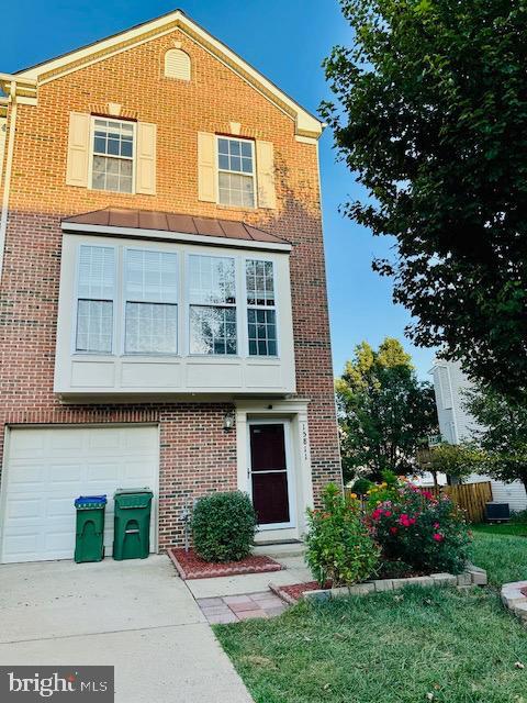 Primary Photo - 15811 Bobolink Dr