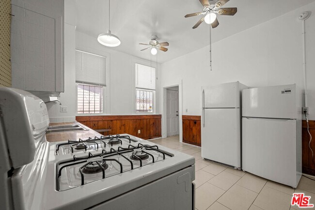 Foto del edificio - 1223 W 23rd St