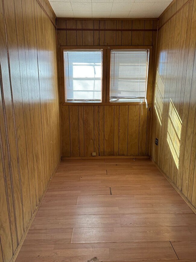 Building Photo - Cute 2 Bed 1 Bath