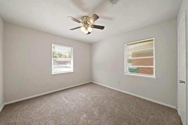 Foto del edificio - 2206 Hickory Ln