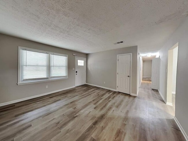 Photo - 415 Plainville Dr SW House