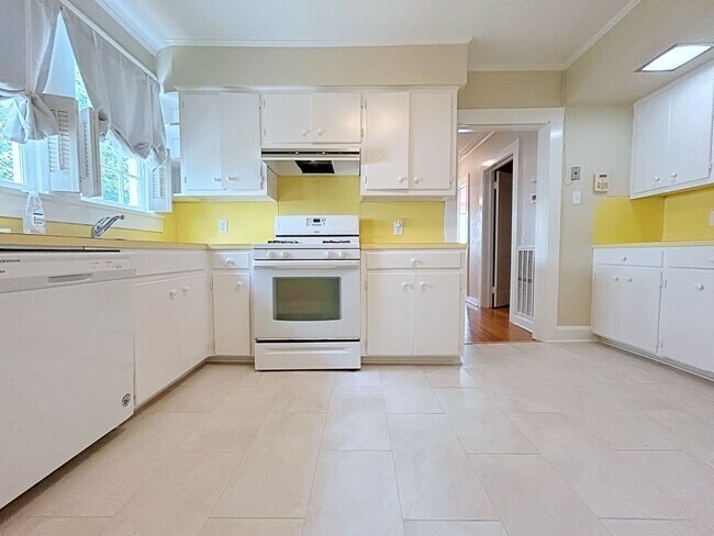 Foto del edificio - 3 Bedroom House 1 Street From the LSU Lake...