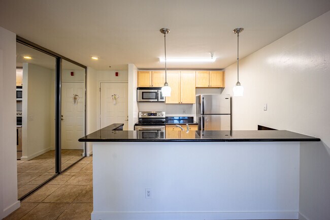 Foto del edificio - 6400 Christie Ave