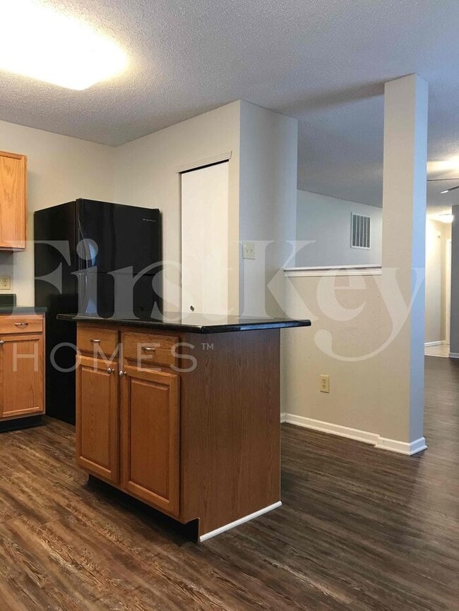 Building Photo - 1751 Blackmore Dr