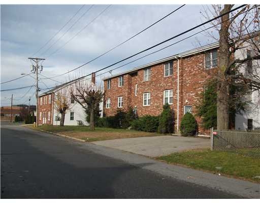 Primary Photo - 10 Saratoga Ave