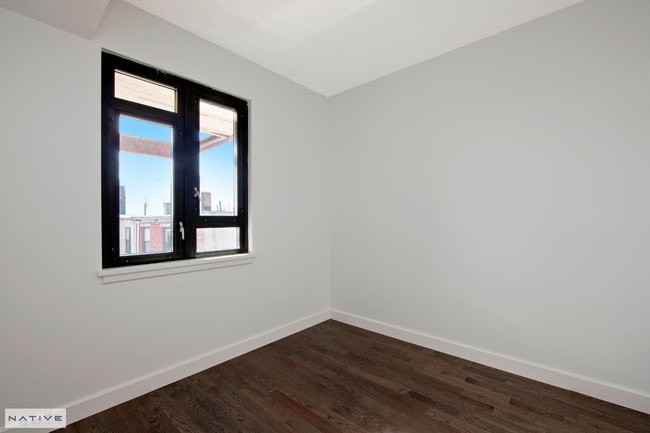 Building Photo - 186 Greenpoint Ave