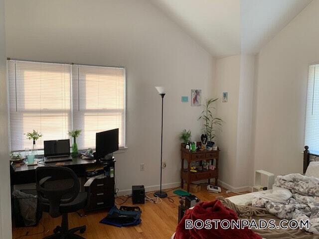 Building Photo - 254 Allston St