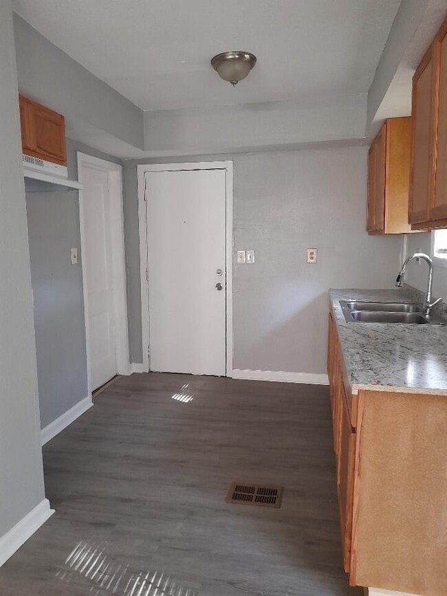 Foto del edificio - 5107 Agnes Ave