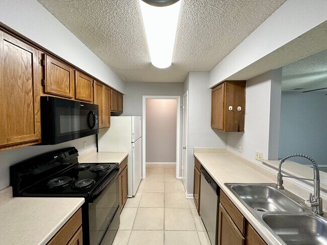 Building Photo - 8805 Schick Rd