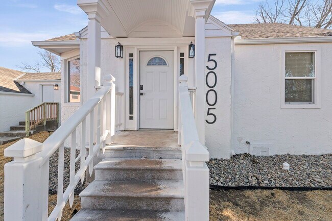 Foto del edificio - 5005 N Elmwood Ave