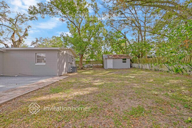 Building Photo - 7204 Harwick Dr
